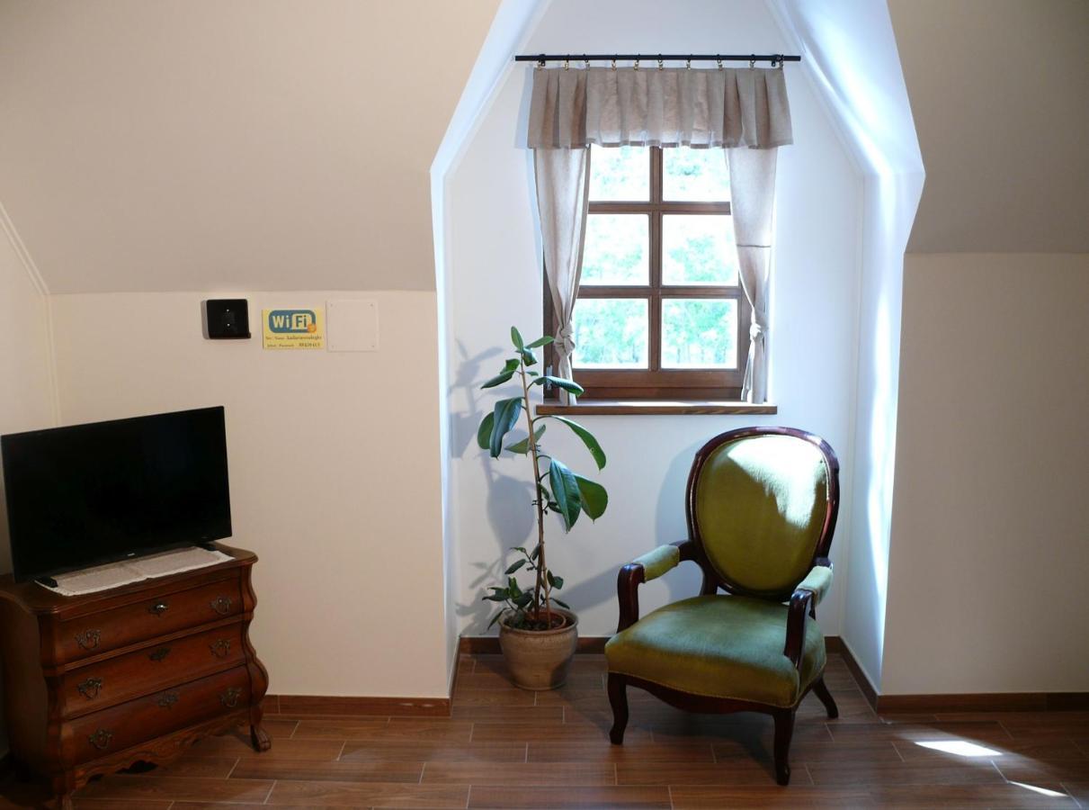 Bed and Breakfast Kadarta Vendeglo Panzio Veszprém Exterior foto