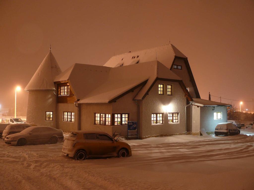 Bed and Breakfast Kadarta Vendeglo Panzio Veszprém Exterior foto