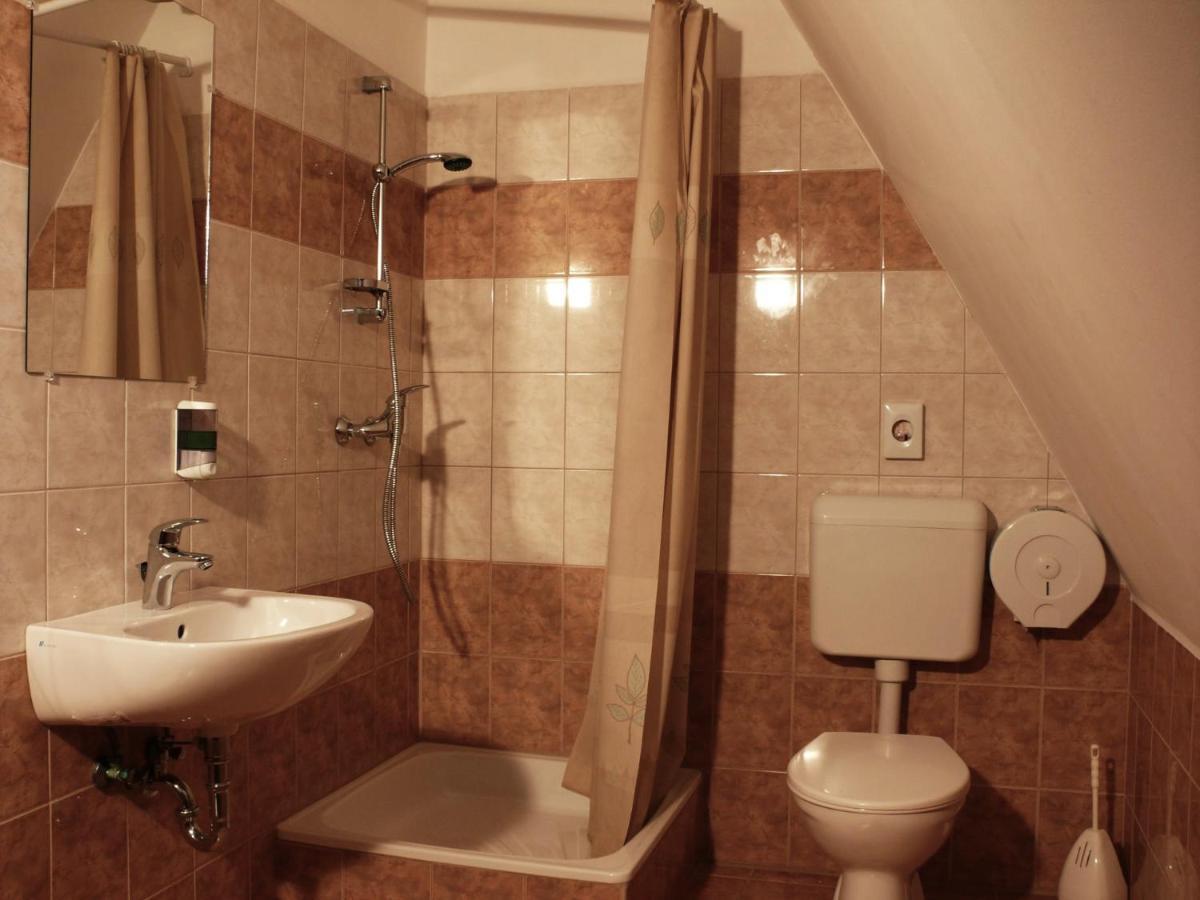 Bed and Breakfast Kadarta Vendeglo Panzio Veszprém Exterior foto