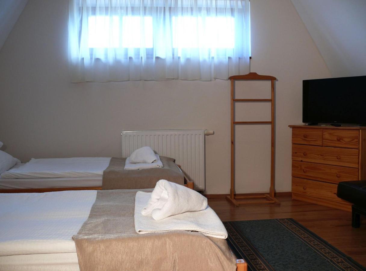 Bed and Breakfast Kadarta Vendeglo Panzio Veszprém Exterior foto